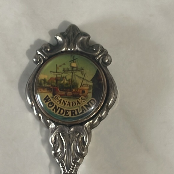 Vintage Canada’s Wonderland Silver Plated Spoon - Picture 2 of 7